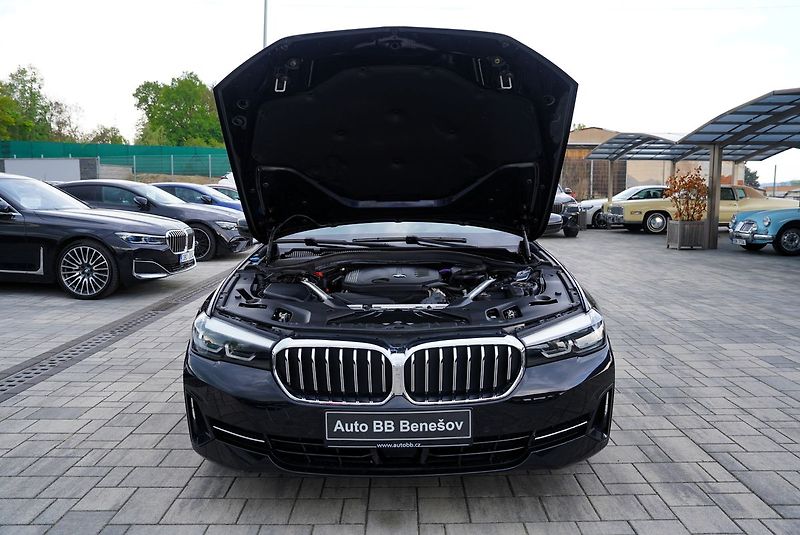 BMW Řada 5 520d AT/190 PS/1.maj/tažné/Led - fotka 9 z 48