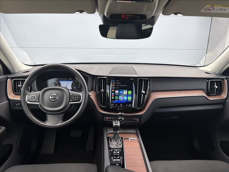 Volvo XC60 T4 155 KW POLESTAR MONENTUM - fotka 7 z 30