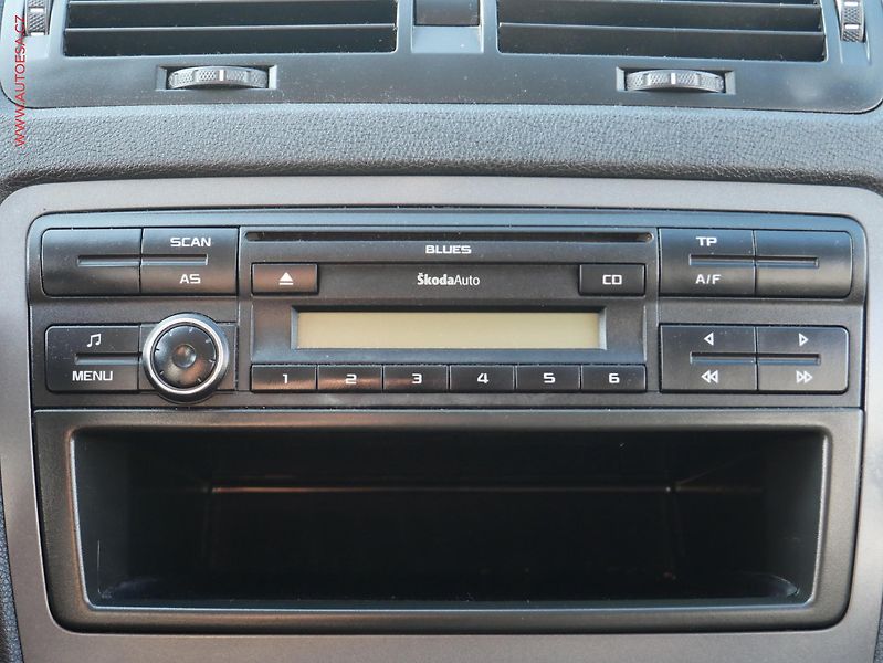 Škoda Octavia (2011) 1.9TDi, ČR, AC - fotka 12 z 17