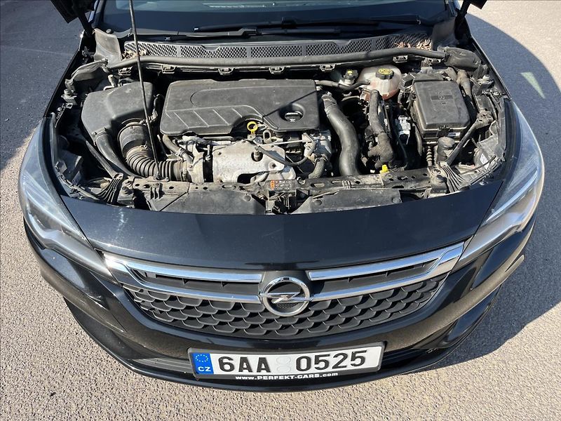 Opel Astra 1,6 CDTi + KLIMA NAVI SERVIS - fotka 30 z 42