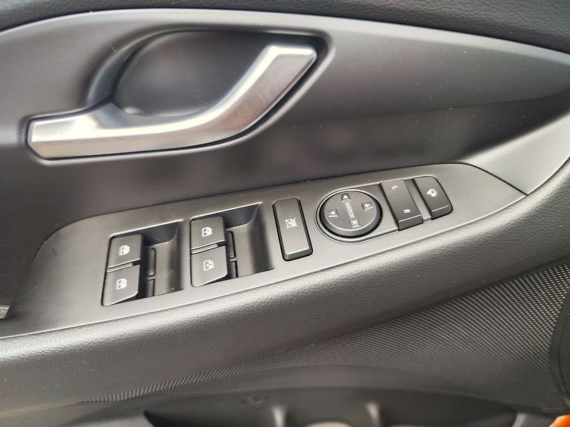 Hyundai i30 1.0 T-GDI/73kW Style DCT - fotka 35 z 37