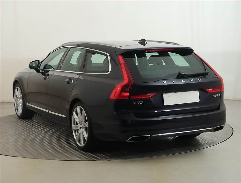 Volvo V90 (2016) D5 AWD, 4X4, Automat - fotka 4 z 21