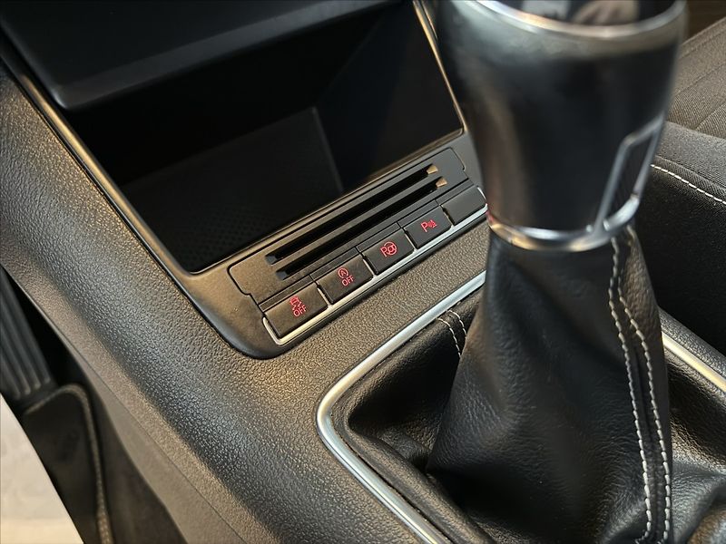 Volkswagen Tiguan 1,4   TSI 90KW CUP VÝHŘEV TOP - fotka 17 z 36