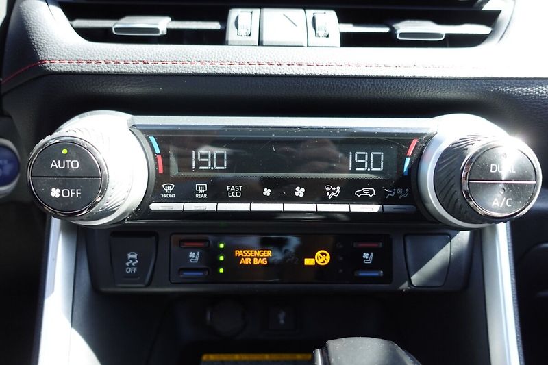 Toyota RAV4 2,5 PHEV Plug-in Selection VIP - fotka 26 z 38