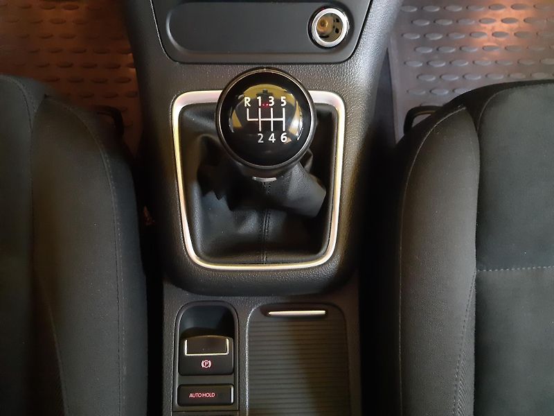 Volkswagen Tiguan 2.0 TDI 4x4 DIGIKLIMA TAŽNÉ - fotka 14 z 28