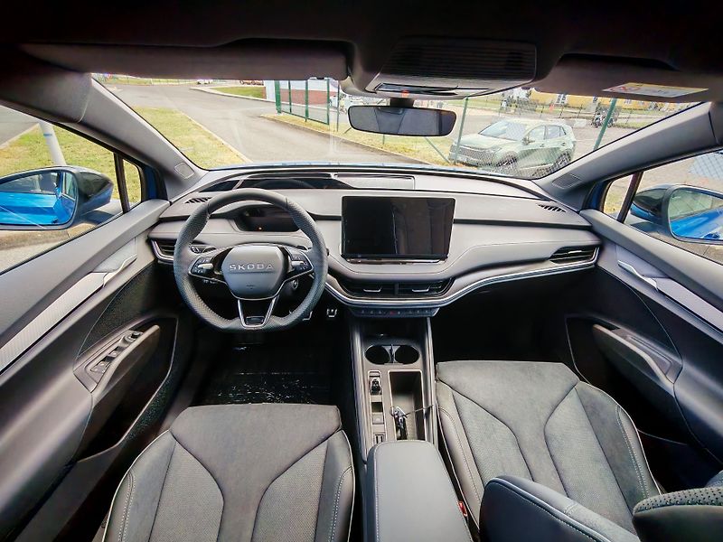 Škoda Elroq Sportline 61 kW + Advenced pak - fotka 6 z 18