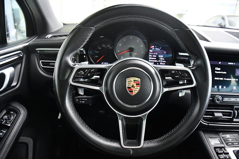 Porsche Macan S 3.0V6 260kW PANO - fotka 23 z 39