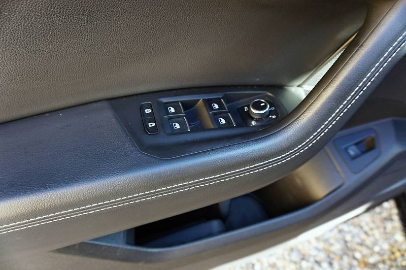 Volkswagen Touareg (2019) R-LINE 3,0 TDI V6 210 kW - fotka 27 z 48
