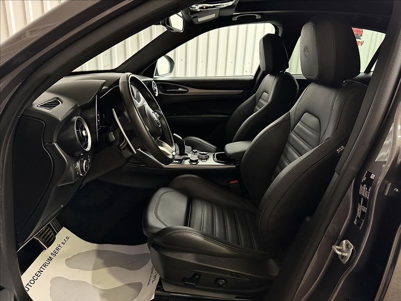 Alfa Romeo Stelvio VELOCE 206kW Q4 PANORAMA R21 - fotka 31 z 41