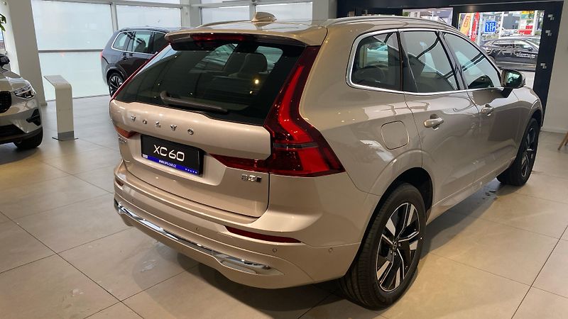 Volvo XC60 (2026) PLUS BRIGHT, B5 AWD, 184+10 kW - fotka 5 z 14