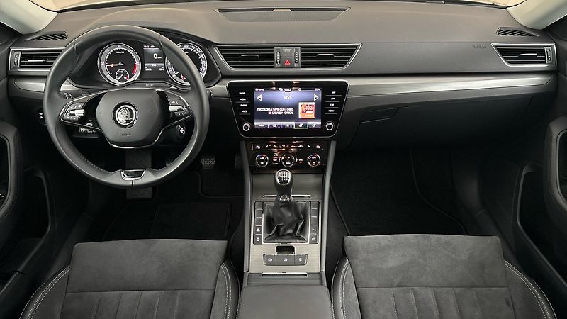 Škoda Superb 2.0 TDI Style Combi - fotka 8 z 29
