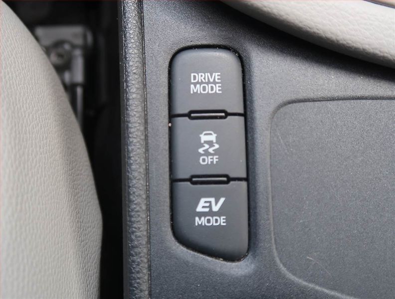 Toyota Yaris (2022) Executive 1.5 VVT-i Hybrid - fotka 21 z 21