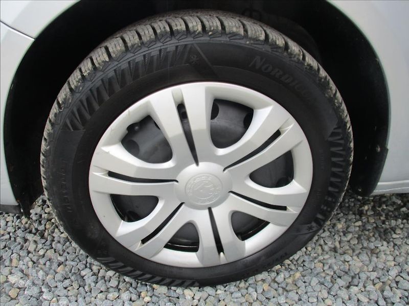 Škoda Fabia 1,2 i, klimatizace, tažné, - fotka 25 z 28