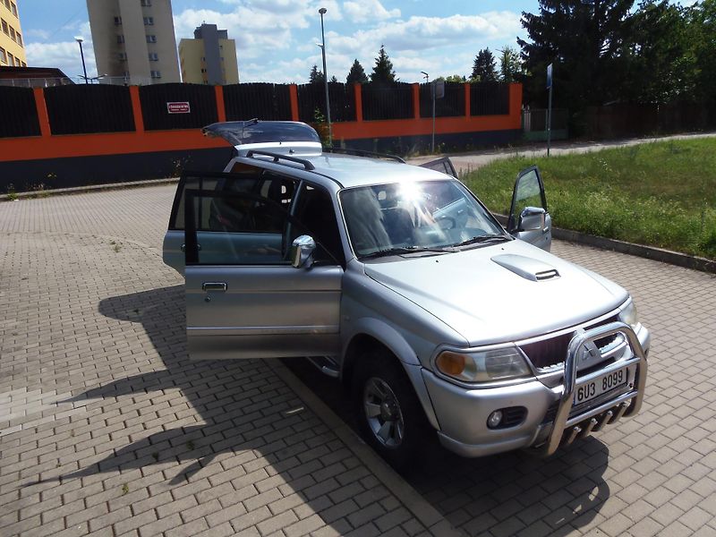 Mitsubishi Pajero Sport 2.5 TD 4x4 Facelift tažné 2.8t - fotka 14 z 23