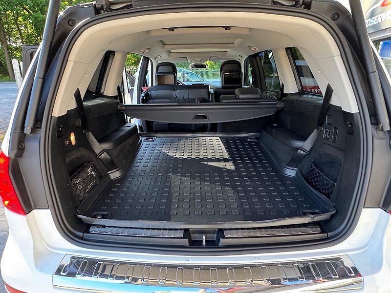 Mercedes-Benz GL (2014) 500 4MATIC - fotka 38 z 42