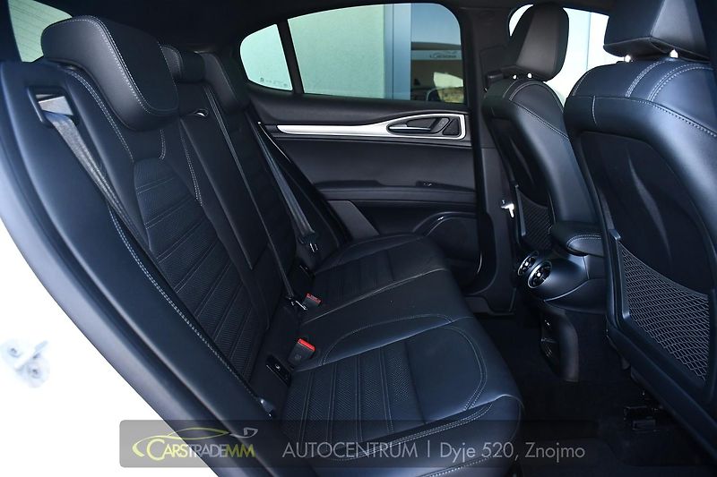 Alfa Romeo Stelvio 2.2D 16V 154kW Veloce AT8-Q4 - fotka 18 z 51