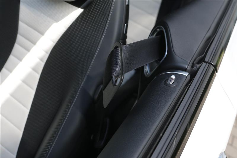 Mercedes-Benz Třídy E 4 MATIC,ČR,DPH,59TKM - fotka 34 z 38