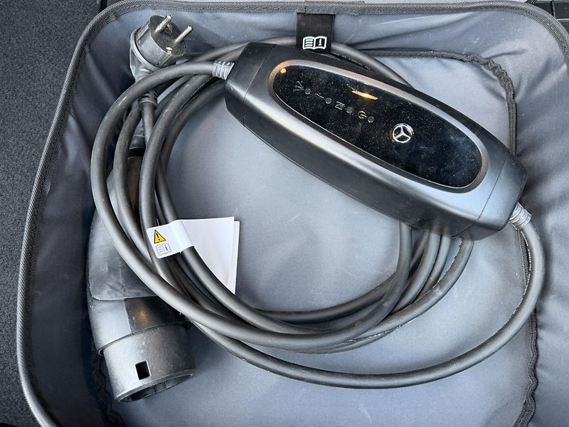 Mercedes-Benz Třídy E (2020) 300E 4MATIC PLUG-IN HYBRID - fotka 40 z 40