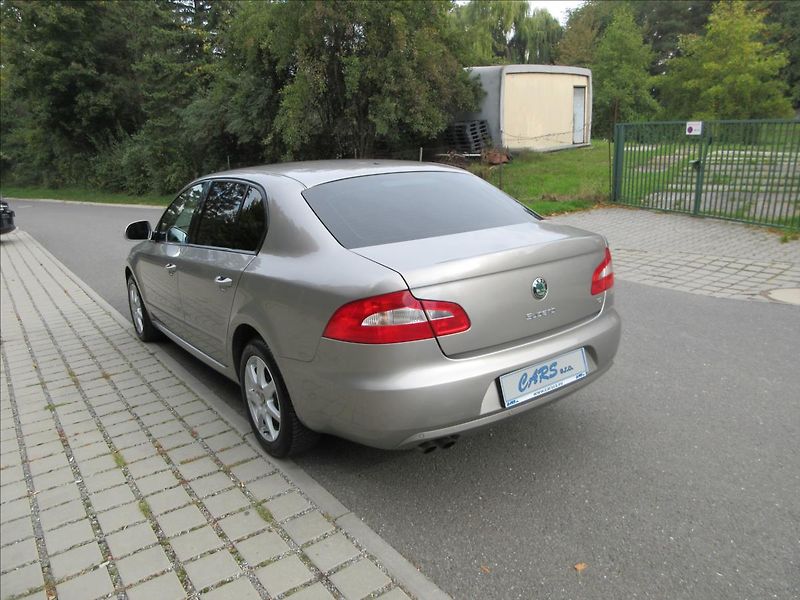 Škoda Superb 1,6 TDi, Nové ČR, 160 tis. Km! - fotka 7 z 27