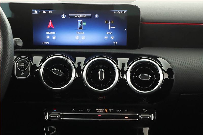 Mercedes-Benz Třídy A (2025) A 200, AMG Line, Navigace - fotka 9 z 23