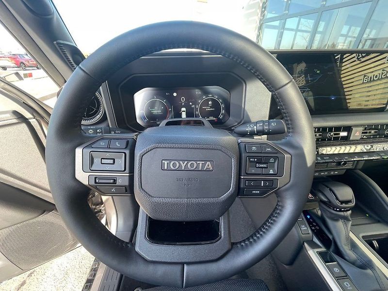 Toyota Land Cruiser 2.8D 8AT 4x4 Executive Skyview - fotka 22 z 34