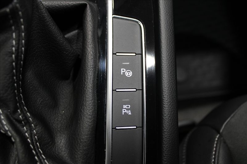 Volkswagen Arteon Shooting Brake 2,0 TDI 4Motion R-line 1.maj. - fotka 28 z 35