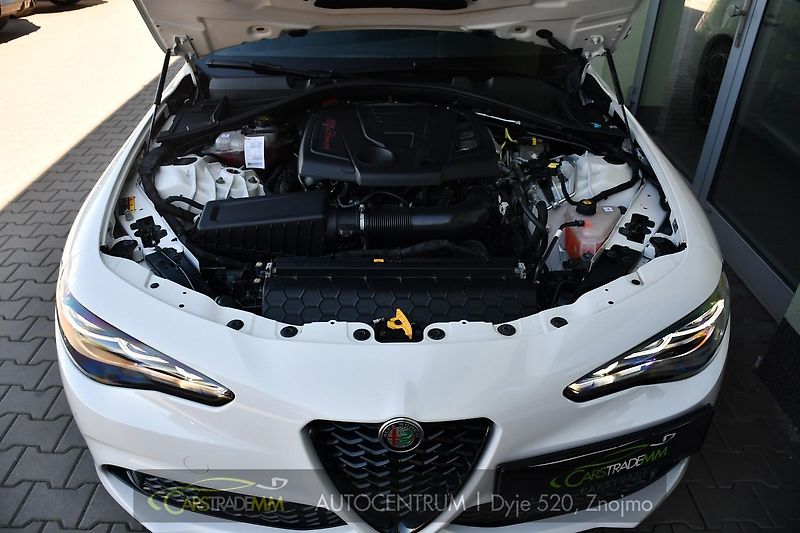 Alfa Romeo Giulia 2.0 TURBO 16V 206kW Q4 VELOCE - fotka 40 z 42