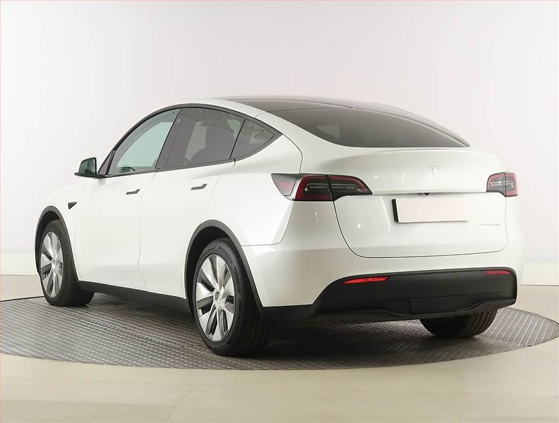 Tesla Model Y (2023) Long Range AWD 79kWh, SoH 92% - fotka 4 z 33