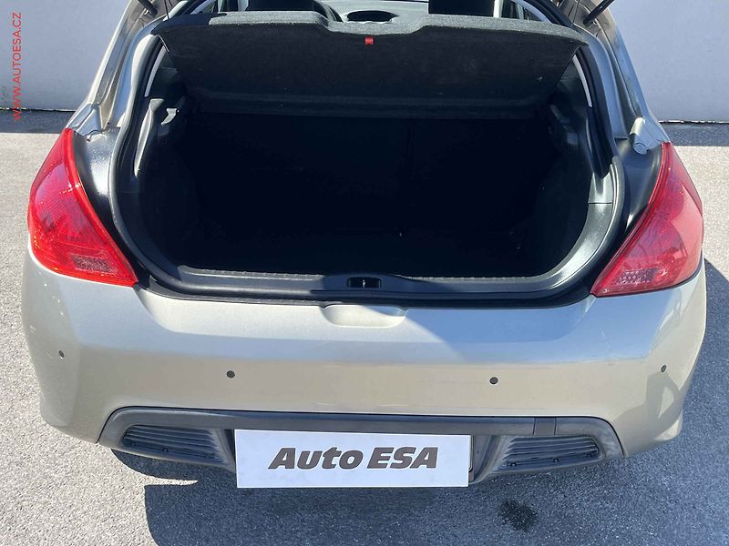 Peugeot 308 (2011) 1.4 i, ČR, Klima - fotka 7 z 13