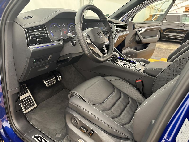 Volkswagen Touareg 3.0Tdi*1-MAJ*DPH*R-LINE*HUD* - fotka 9 z 47
