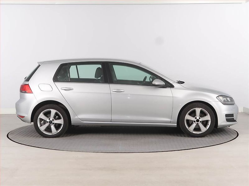 Volkswagen Golf (2013) Highline 1.6 TDI, Automat - fotka 6 z 17