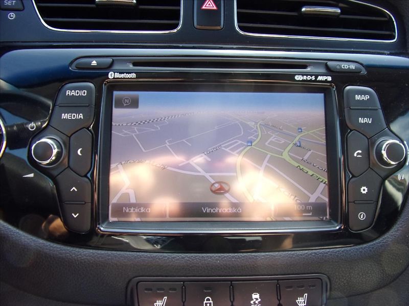 Kia Ceed 1,6 CRDi Exclusive SW - fotka 18 z 28