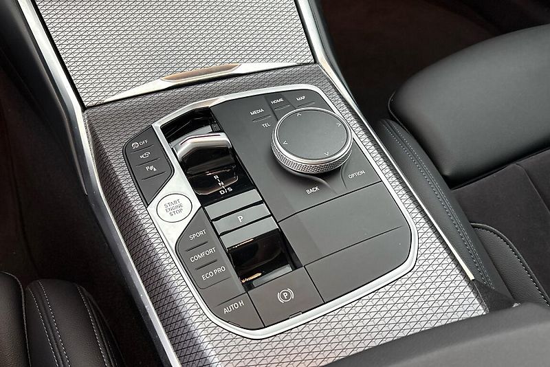 BMW Řada 3 řady 3 | 320d xDrive - fotka 11 z 23
