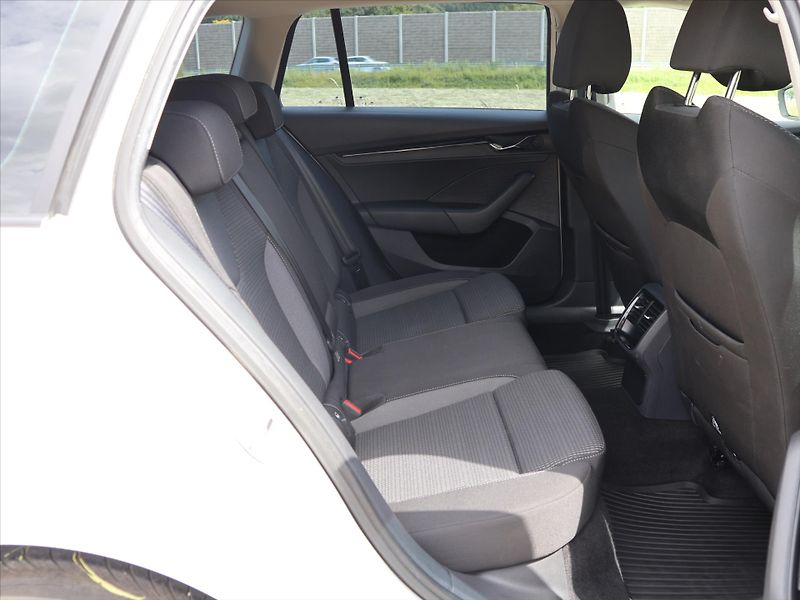 Škoda Octavia 2,0 TDI 85kW Ambition CZ - fotka 12 z 32