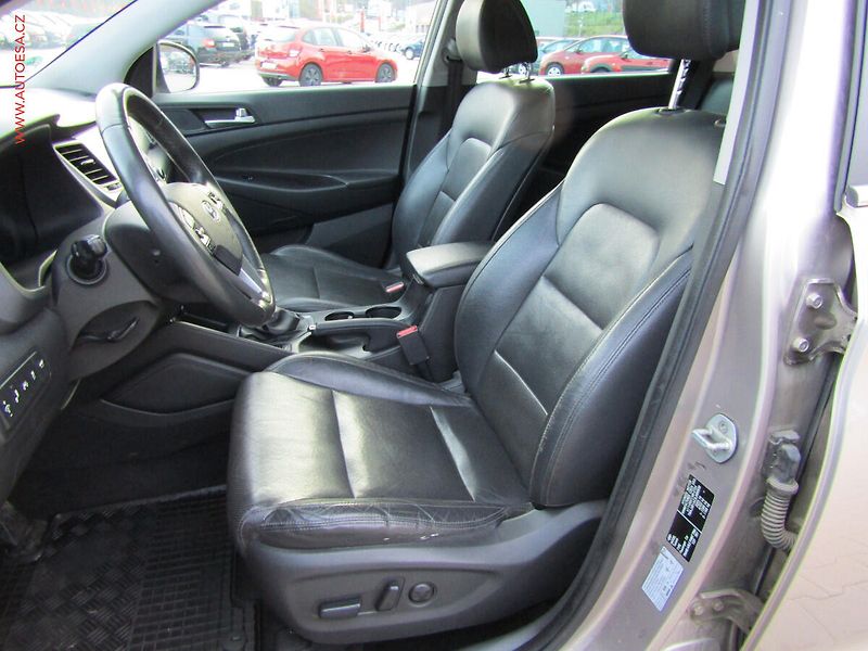 Hyundai Tucson (2015) 2.0 CRDi 4WD, Premium, panor - fotka 9 z 22