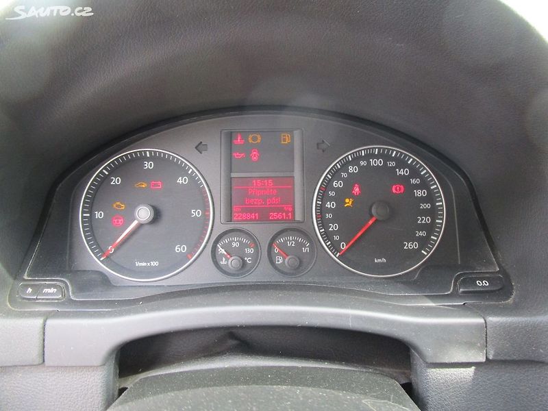 Volkswagen Golf Plus 1,9TDI - 77KW - NOVÁ STK - fotka 17 z 21