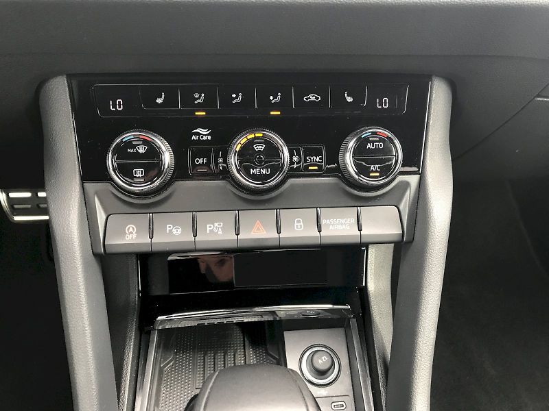 Škoda Karoq (2026) SPORTLINE 2,0 TDI 4X4 DSG - fotka 17 z 29