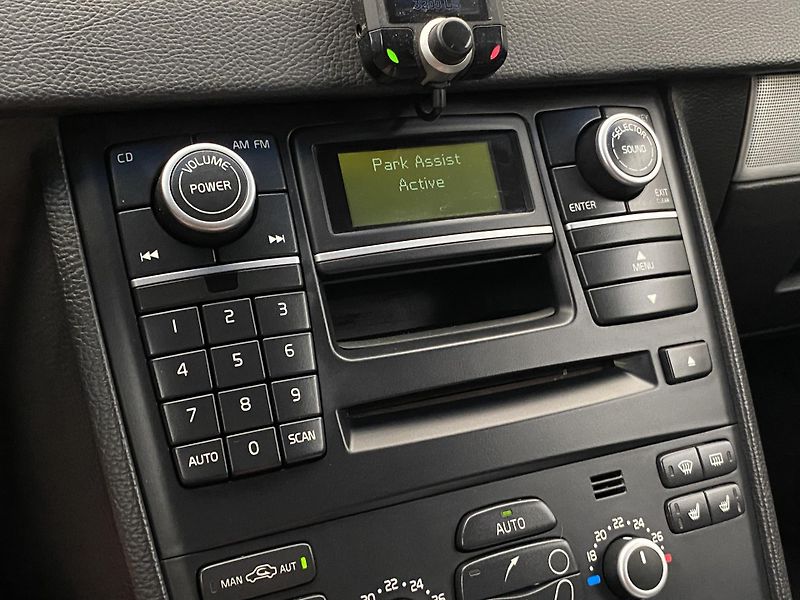 Volvo XC90 D5 AWD SPORT REZERVACE - fotka 35 z 42