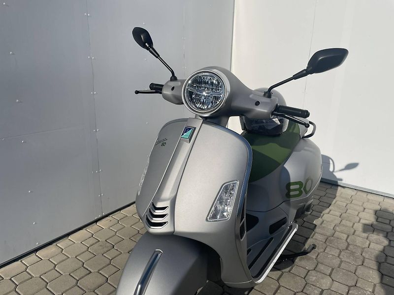 Vespa (2026) GTS 310 Edizione Ottantesimo - fotka 11 z 20