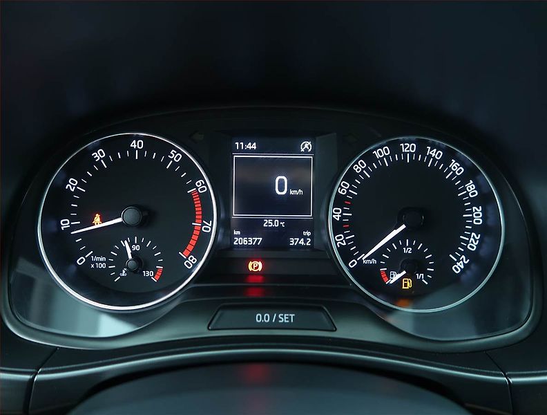 Škoda Fabia (2015) 1.2 TSI, Tempomat - fotka 11 z 17