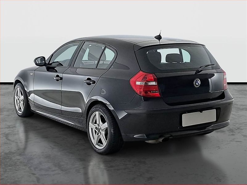 BMW Řada 1 (2009) 116i - fotka 4 z 17