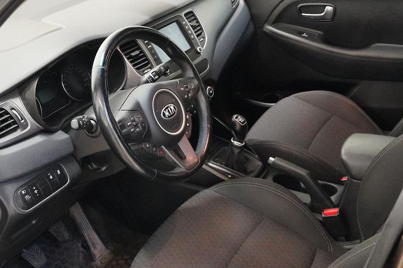Kia Carens - fotka 5 z 6