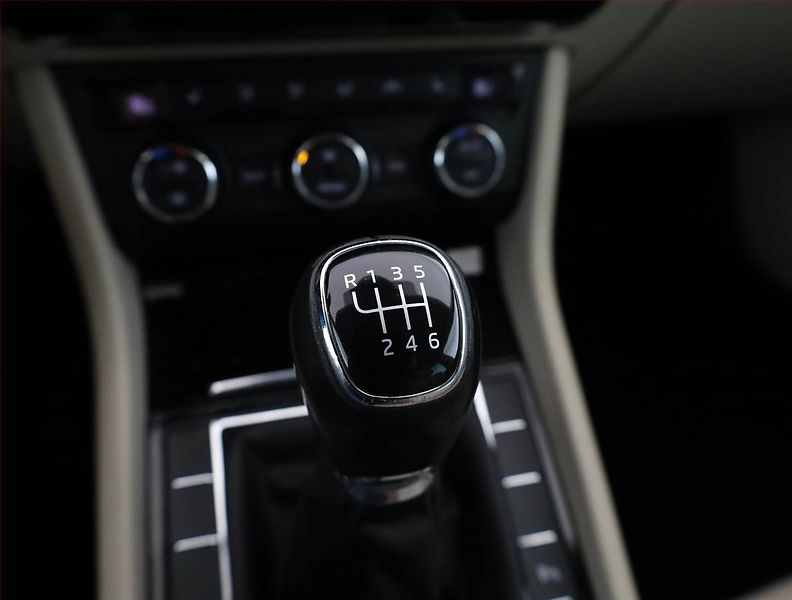 Škoda Superb (2016) Style 2.0 TDI, Kůže, Navi - fotka 14 z 21