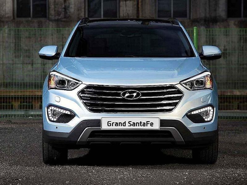 Hyundai Grand Santa Fe.