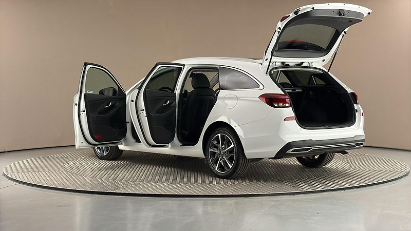 Hyundai i30 1.5 T-GDI Style Kombi - fotka 7 z 29