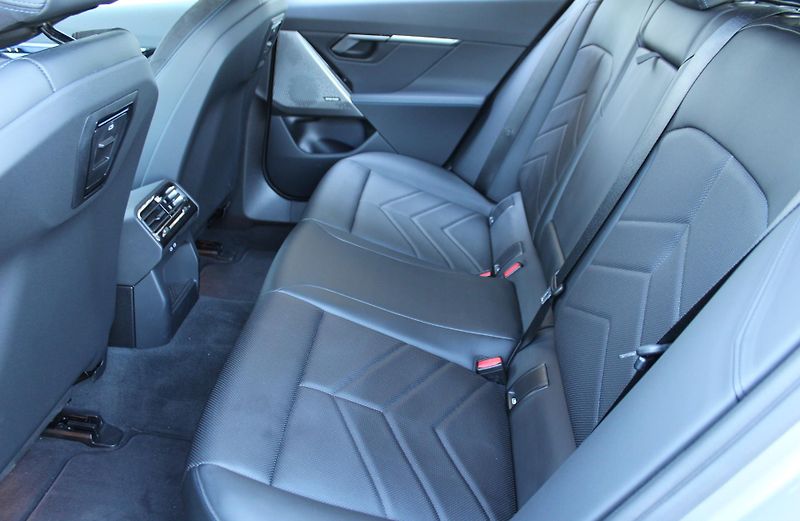 BMW Řada 5 BMW 520d xDrive Touring - fotka 22 z 28