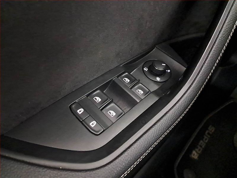 Škoda Superb (2019) Sportline 2.0 TDI, Automat - fotka 17 z 18