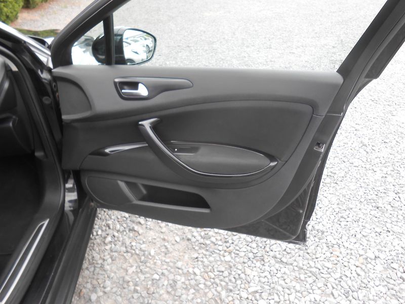 Citroën C5 2.0HDi 120KW,NAVI,XENONY! - fotka 14 z 37