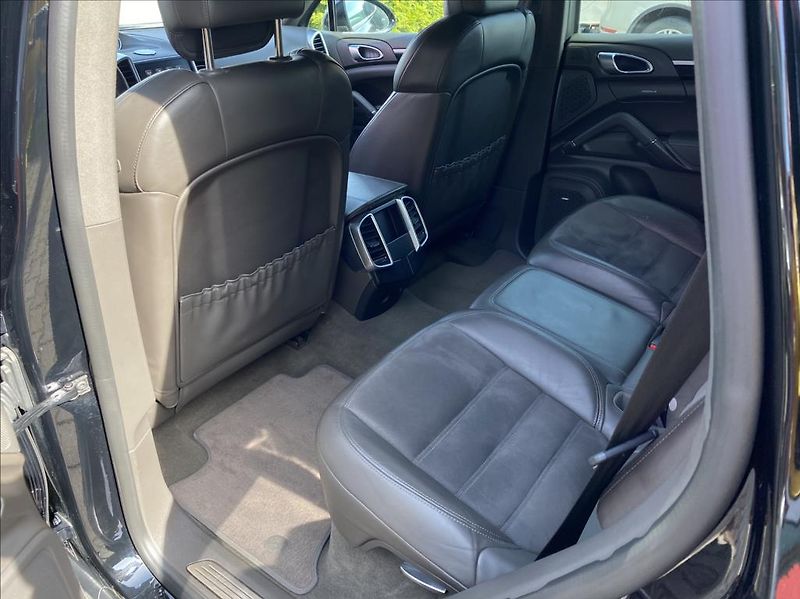 Porsche Cayenne 3,0 D  PLATINUM EDITION SPORT - fotka 13 z 44