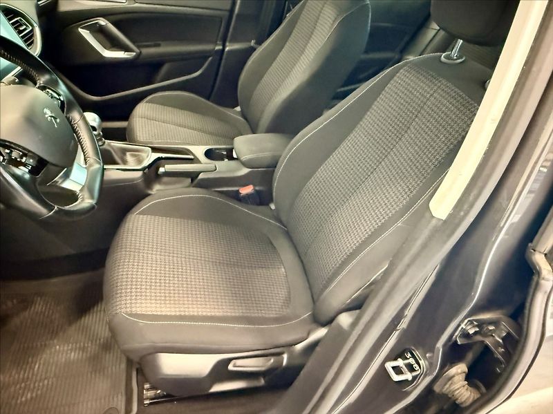 Peugeot 308 1,2 I 1.MAJITEL, SERVISNÍ KNIH - fotka 4 z 15